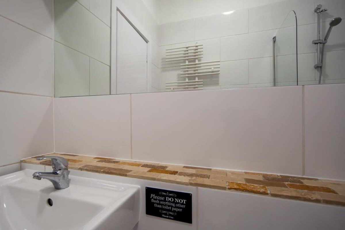 Lovely 2 Bedroom Apartment In Tooting Лондон Екстер'єр фото