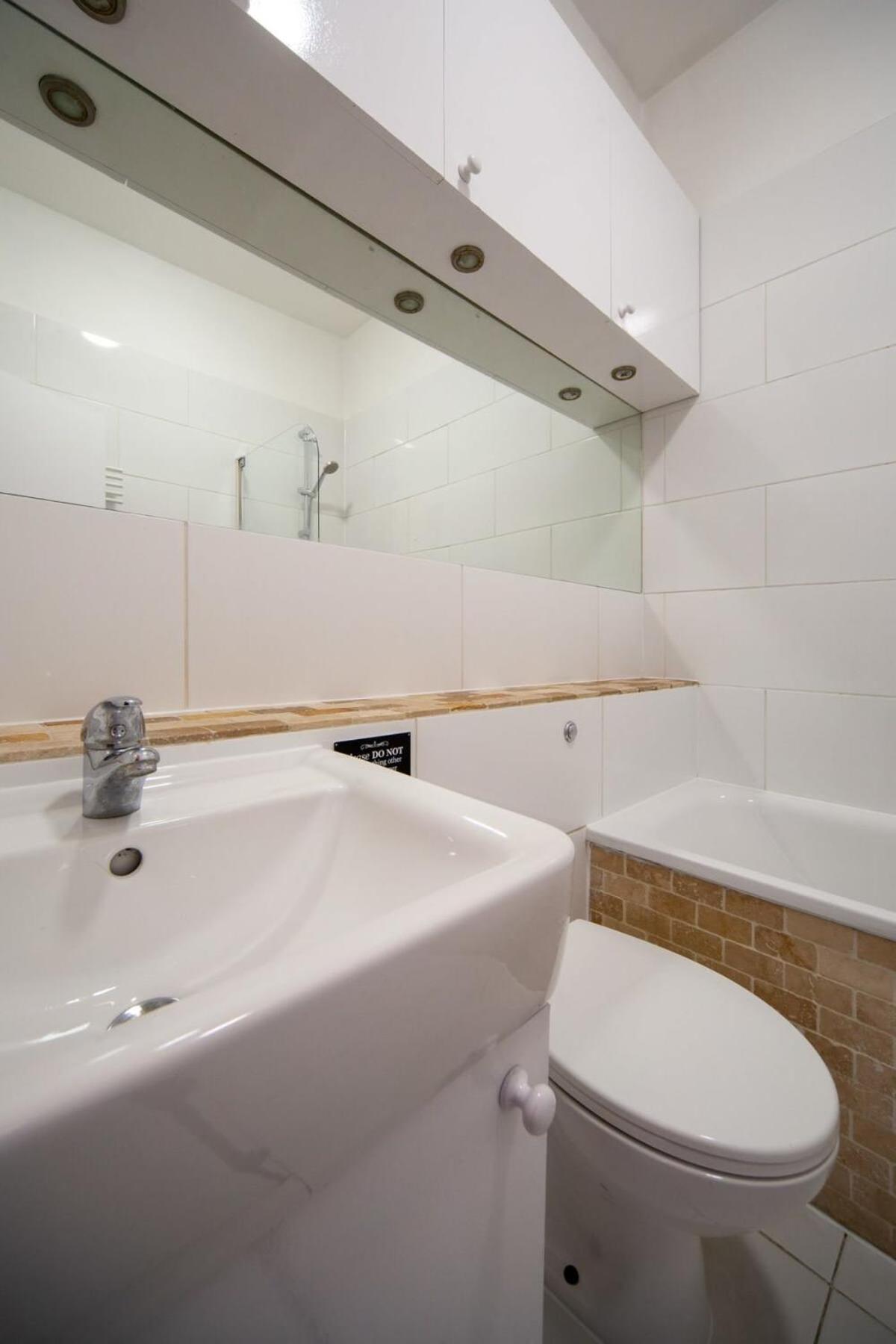 Lovely 2 Bedroom Apartment In Tooting Лондон Екстер'єр фото